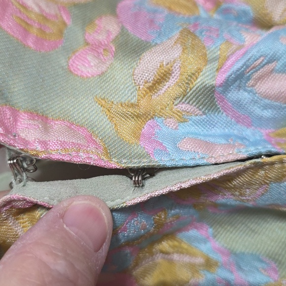 NWT Buddy Love Women's Dress Pastel Floral Brocadish Ruffly Plunging Party Sz M - Picture 4 of 15